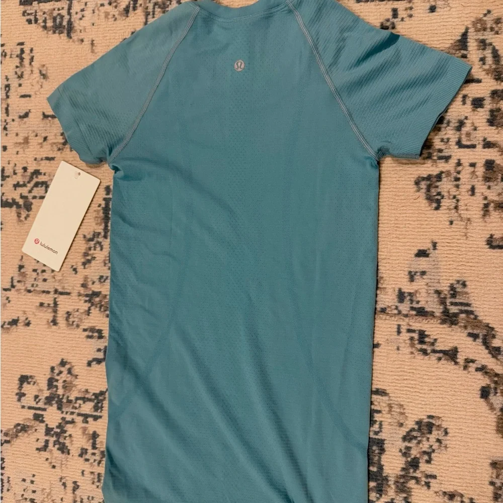 NWT LULULEMON SWIFTLY TECH TOP - Picture 3 of 4
